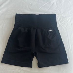 Balance V2 seamless shorts in black
